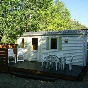 https://camping-le-chambron.hotels-rhonealpes.com